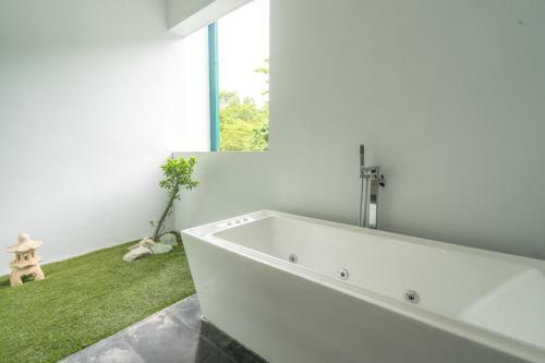 Hotel The Nchantra Pool Suite Phuket