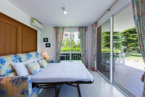 Apartamentos Baan Poolom Beachfront Condominium