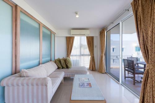 Apartamentos Baan Poolom Beachfront Condominium