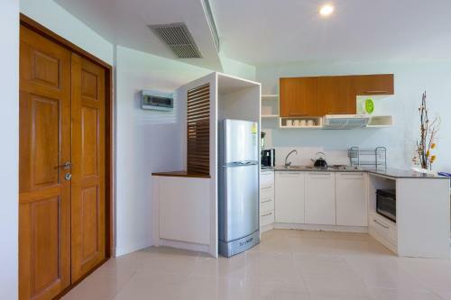 Apartamentos Baan Poolom Beachfront Condominium