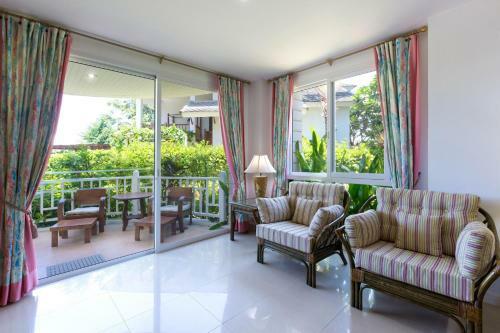 Apartamentos Baan Poolom Beachfront Condominium