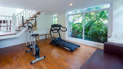 Apartamentos Baan Poolom Beachfront Condominium