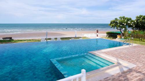 Apartamentos Baan Poolom Beachfront Condominium