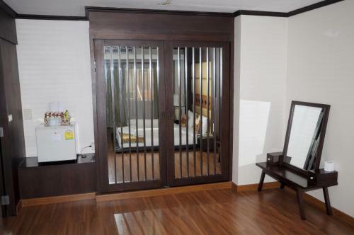 Ayutthaya Thenee Hotel
