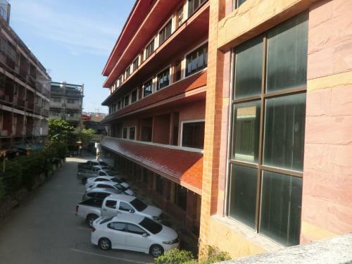 Ayutthaya Thenee Hotel