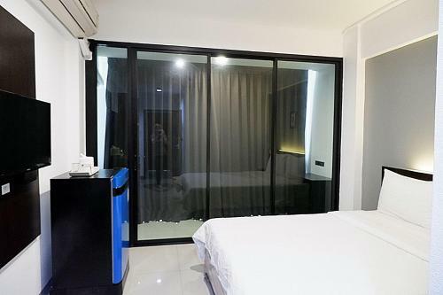 Izen Budget Hotel & Residence
