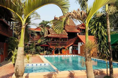 Hotel Golden Teak Home Resort