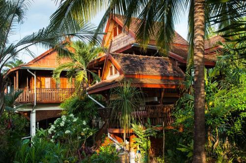 Hotel Golden Teak Home Resort