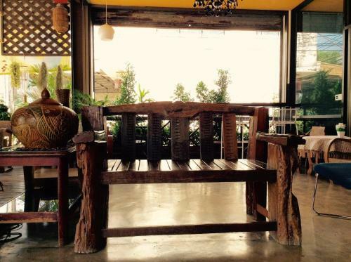 Hostal Ez House