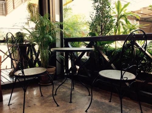Hostal Ez House