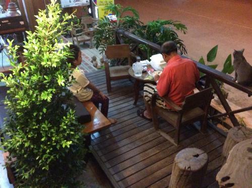 Hostal Ez House