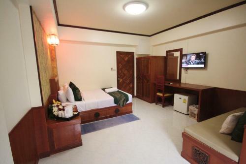 Hostal Thana Hotel & Guest House