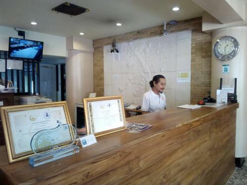 Hostal Thana Hotel & Guest House