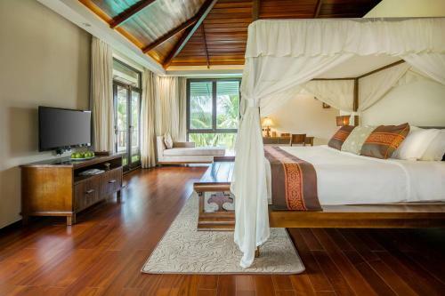 Hotel Yalong Bay Villas & Spa