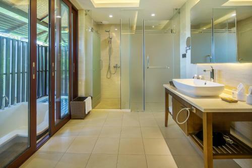 Hotel Yalong Bay Villas & Spa
