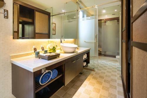 Hotel Yalong Bay Villas & Spa