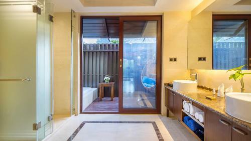 Hotel Yalong Bay Villas & Spa