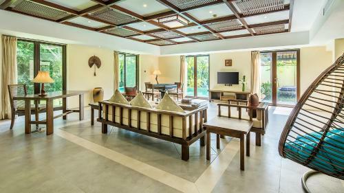 Hotel Yalong Bay Villas & Spa