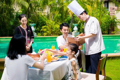 Hotel Yalong Bay Villas & Spa