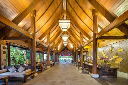 Hotel Yalong Bay Villas & Spa