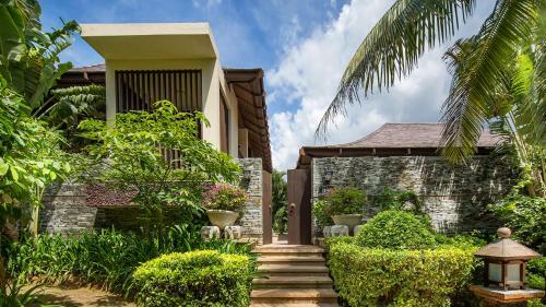Hotel Yalong Bay Villas & Spa