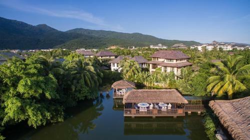 Hotel Yalong Bay Villas & Spa