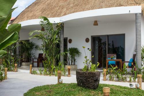 Hotel Secret Garden Beach Resort