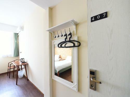 Mingtown Nanjing Road Youth Hostel