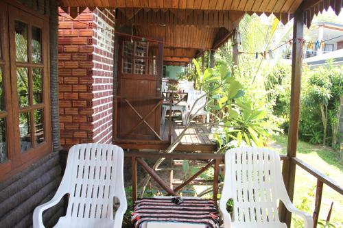 Hostal The Boardroom Beach Bungalows