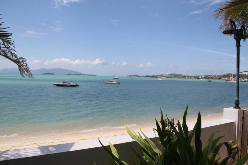 Hostal The Boardroom Beach Bungalows