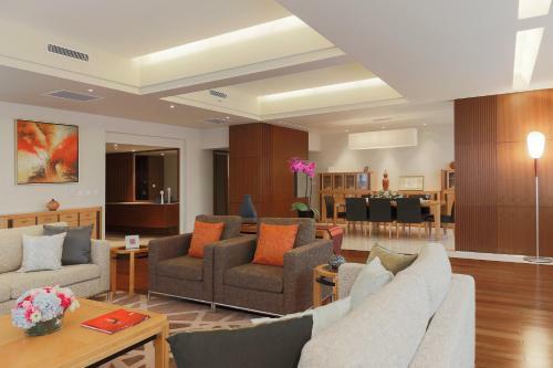 Shanghai Centre Serviced Apartment