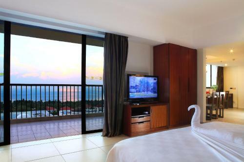 J Hotel
