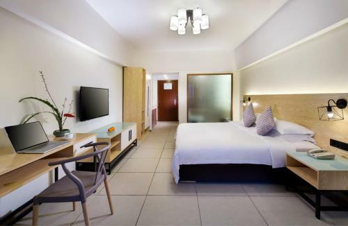 J Hotel