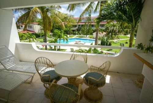 Aparthotel Antigua Village Condo Beach Resort