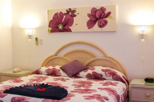 Aparthotel Antigua Village Condo Beach Resort