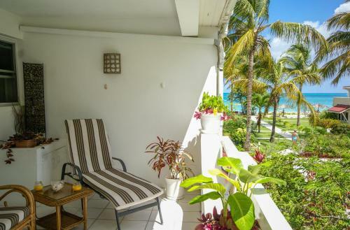 Aparthotel Antigua Village Condo Beach Resort