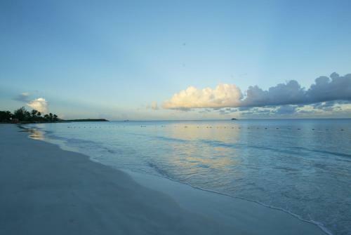 Aparthotel Antigua Village Condo Beach Resort