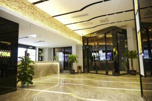 Lavande Hotel Shenzhen Huaqiangnan Branch