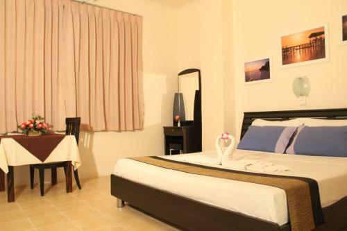 Hostal Beach Breeze Guesthouse