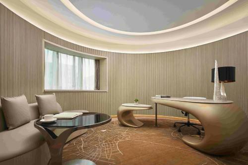 Renaissance Shenzhen Luohu Hotel