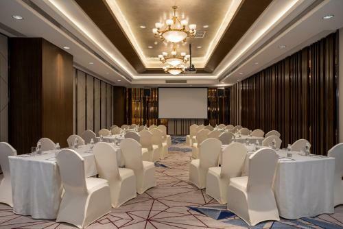Renaissance Shenzhen Luohu Hotel