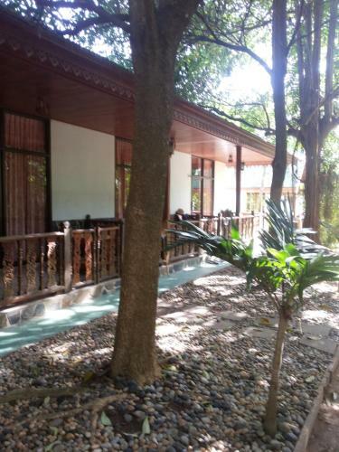 Hotel Sairee Hut Resort