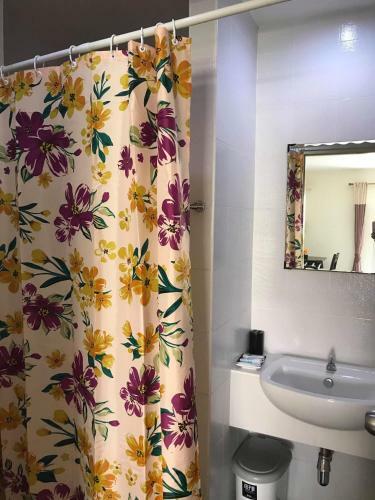 Hostal Gold Shop Room For Rent