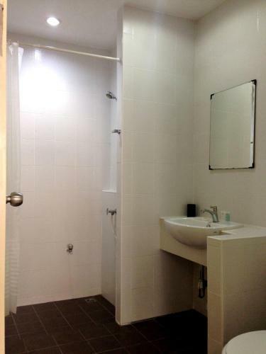 Hostal Gold Shop Room For Rent
