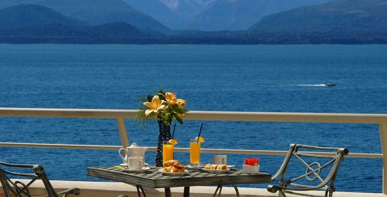 Hotel Cacique Inacayal Lake & Spa