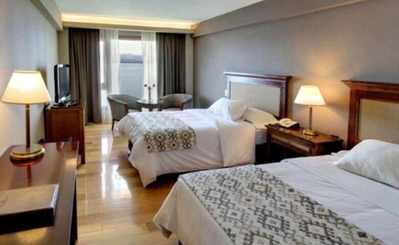 Hotel Cacique Inacayal Lake & Spa