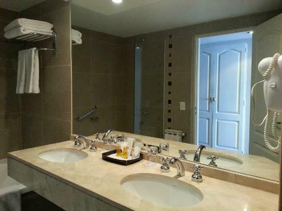 Hotel Cacique Inacayal Lake & Spa