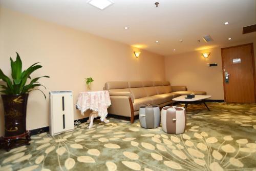 Shenzhen Kaili Hotel, Guomao Shopping Mall