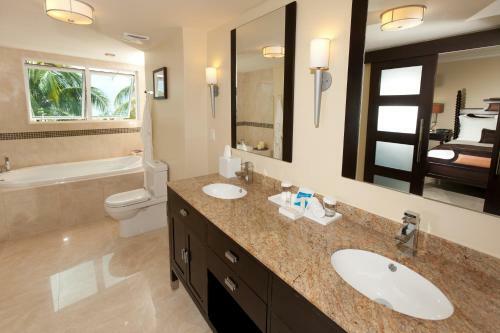 Hotel Ocean Two Resort & Residences