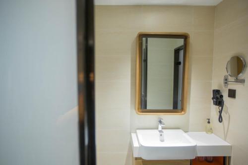 Hotel Hanting Express Shanghai Plaza 66